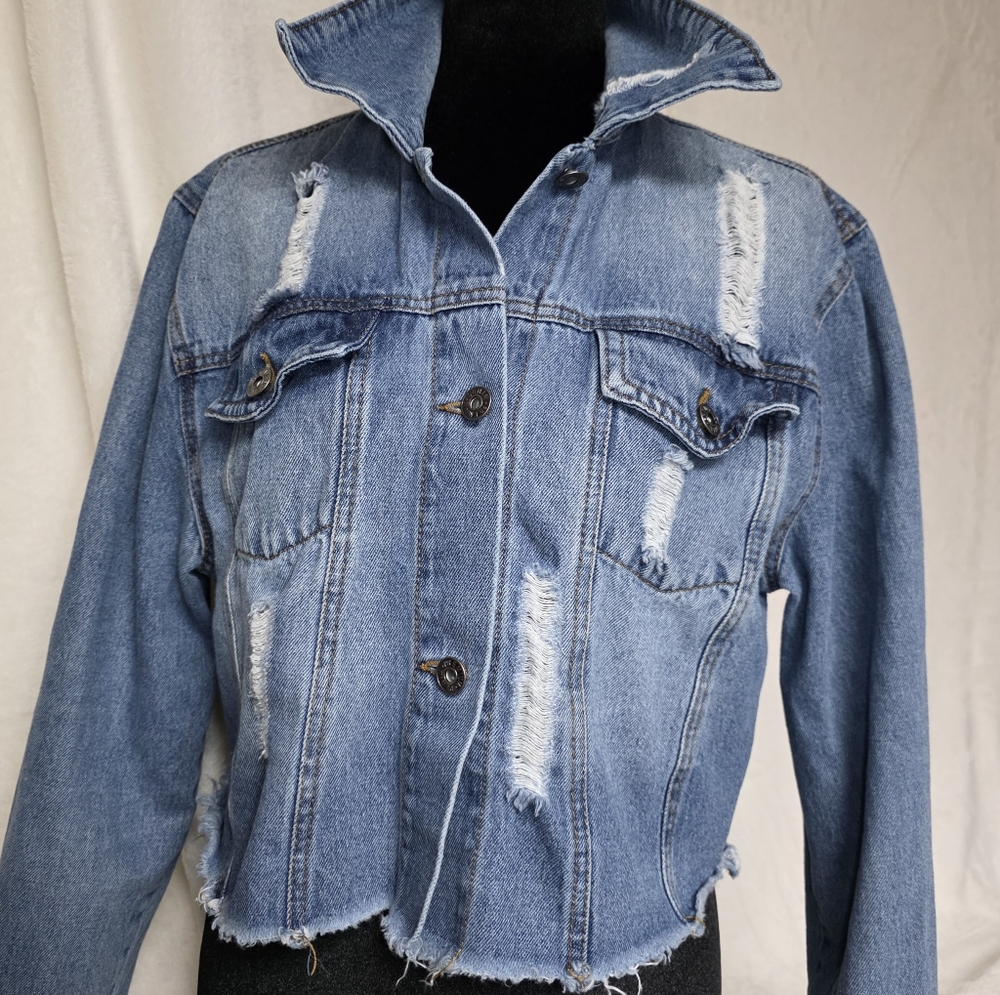 100% Cotton Love Tree Denim Jacket Size Medium Distressed Light Blue Button Up. - Picture 3 of 9